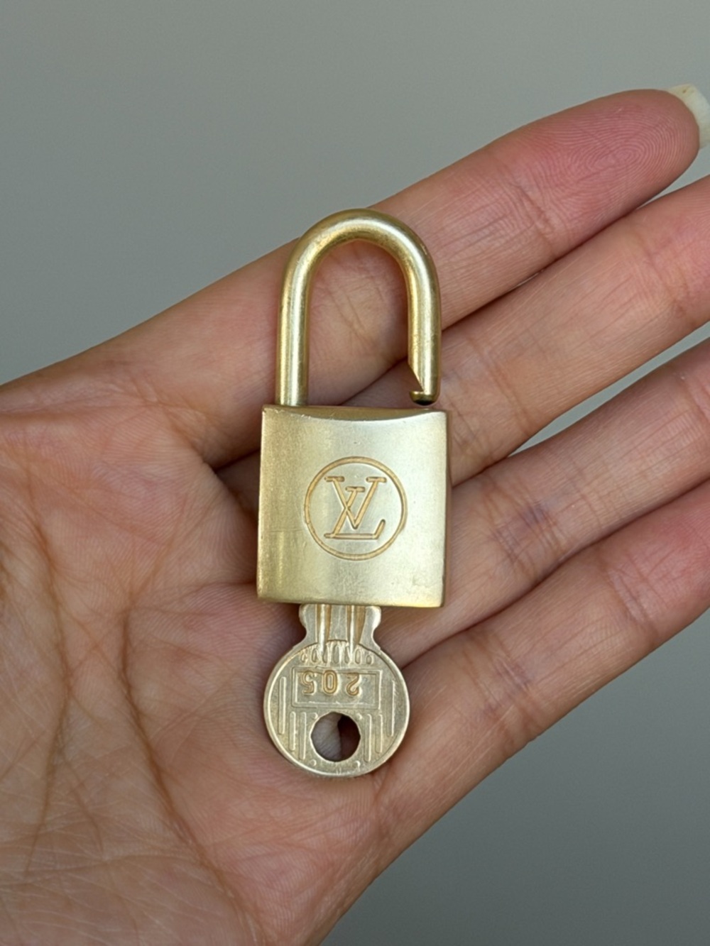 Auth Louis Vuitton Vintage Gold Padlock Lock and Key Charm 205
